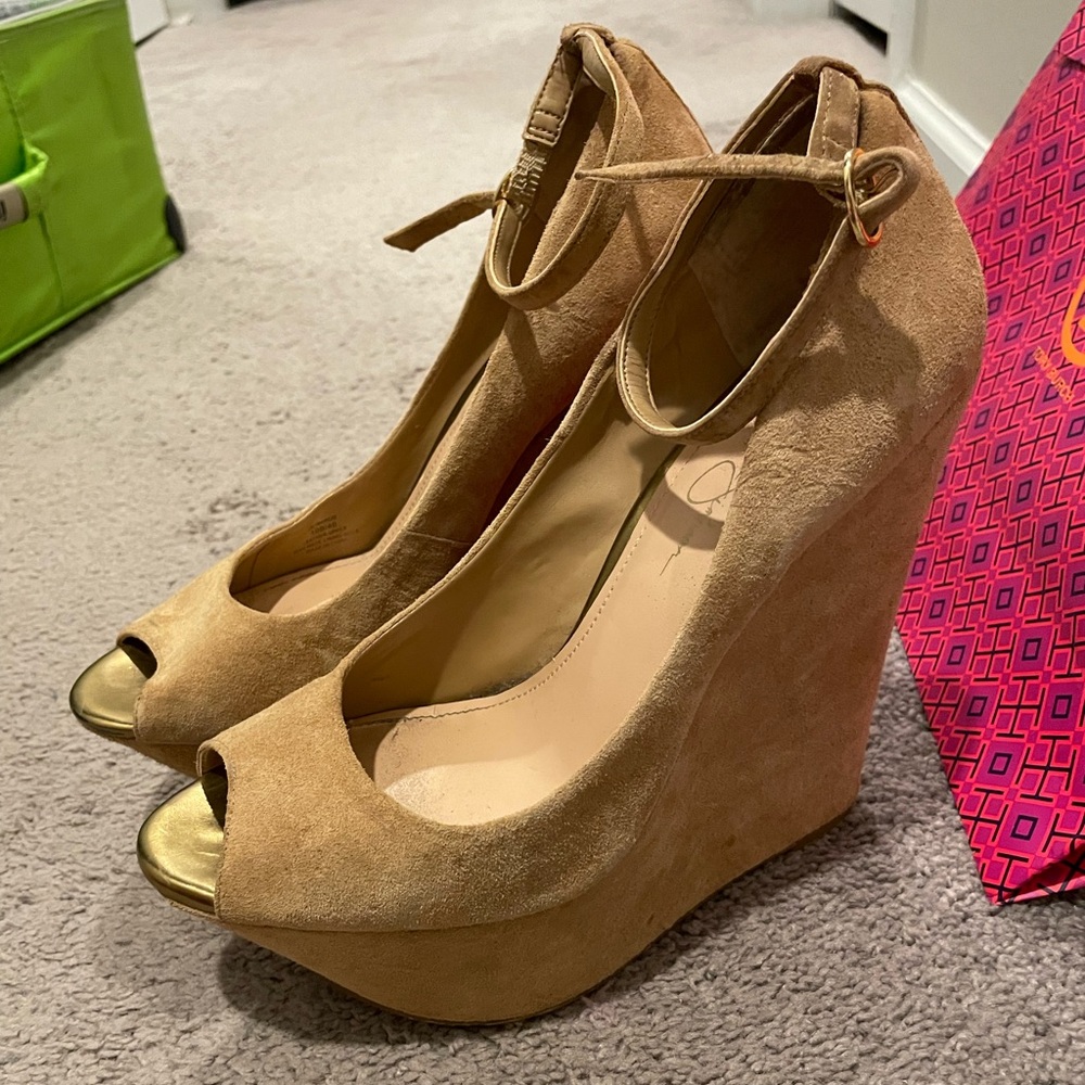 Jessica Simpson wedge in nude suede size 10